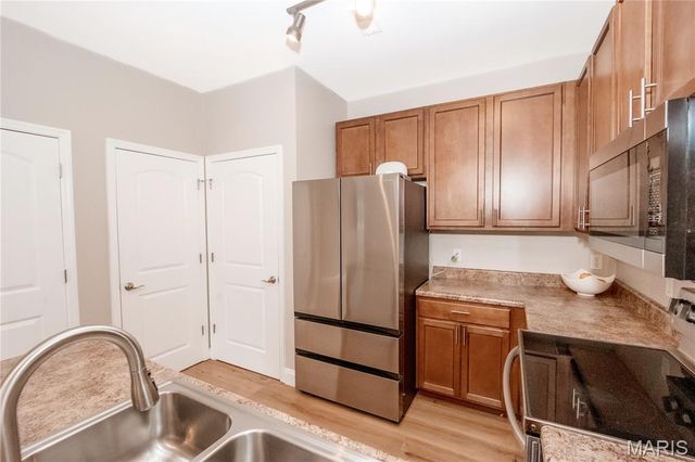 6401 Brookfield Court Drive 202, St Louis, MO 63129