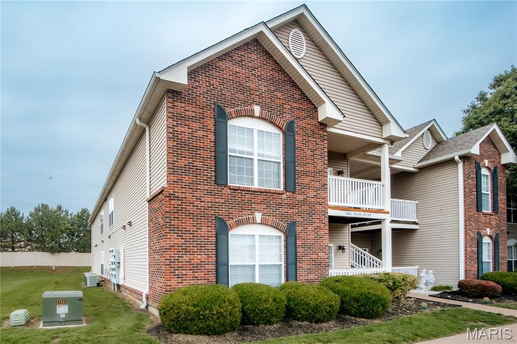 6401 Brookfield Court Drive 202, St Louis, MO 63129