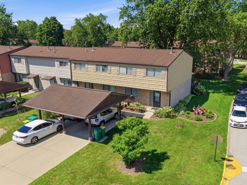 490 Tahoe Circle Drive, Wheeling, IL 60090 — photo 2