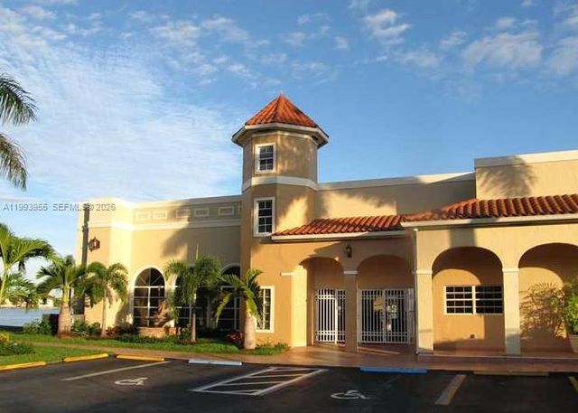 12617 NW 11 lane 12617, Miami, FL 33182