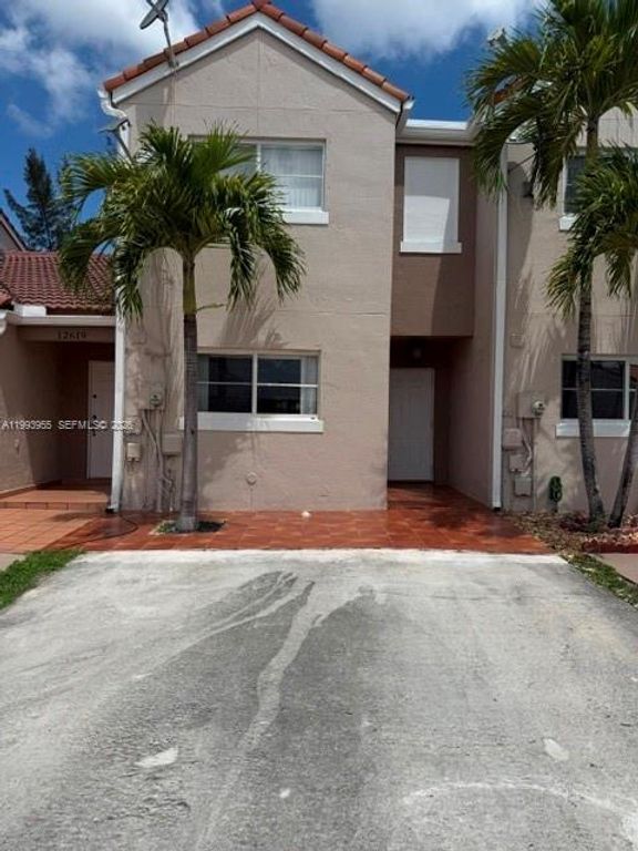 12617 NW 11 lane 12617, Miami, FL 33182