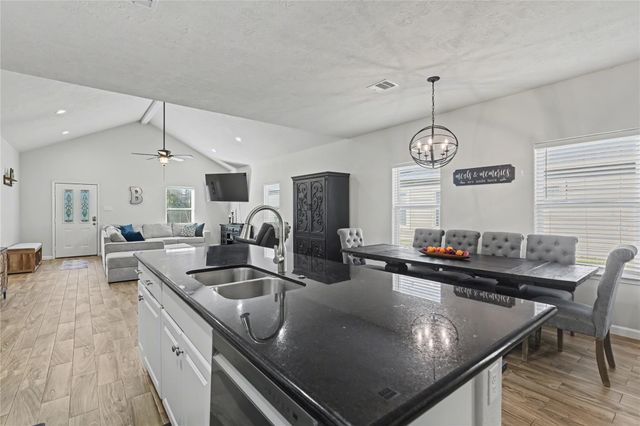 186 N Village Cove Loop, Livingston, TX 77351