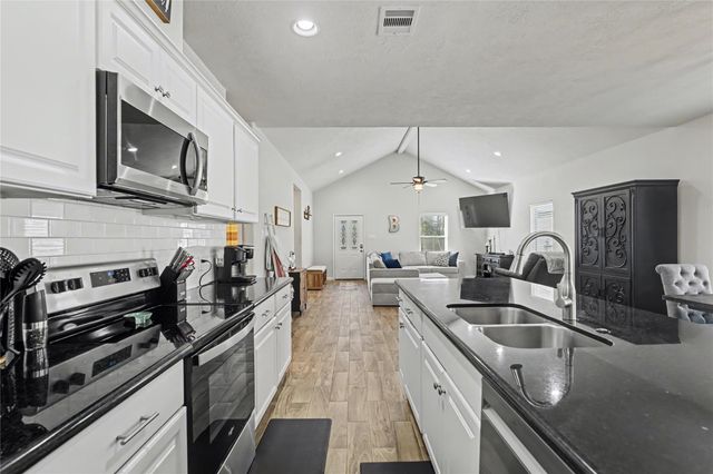 186 N Village Cove Loop, Livingston, TX 77351