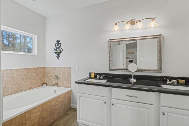 186 N Village Cove Loop, Livingston, TX 77351