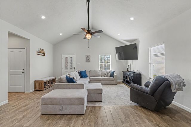 186 N Village Cove Loop, Livingston, TX 77351