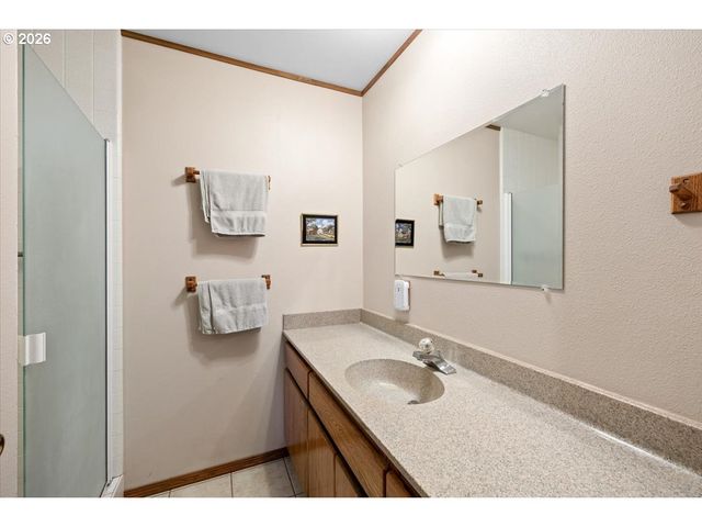 924 LOU GRAY Dr, Myrtle Creek, OR 97457