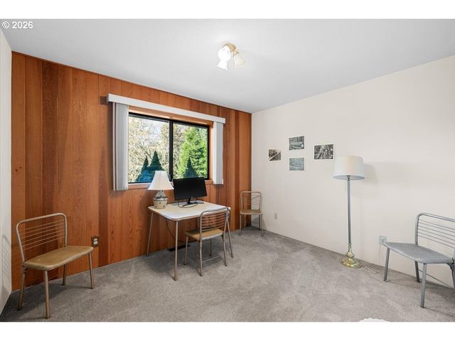 924 LOU GRAY Dr, Myrtle Creek, OR 97457