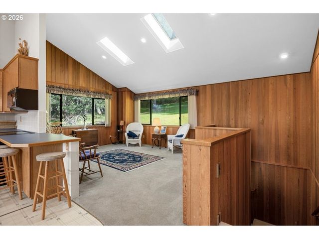 924 LOU GRAY Dr, Myrtle Creek, OR 97457