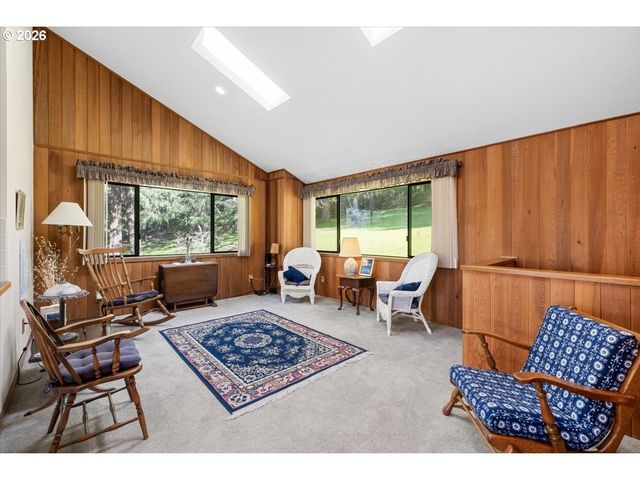 924 LOU GRAY Dr, Myrtle Creek, OR 97457