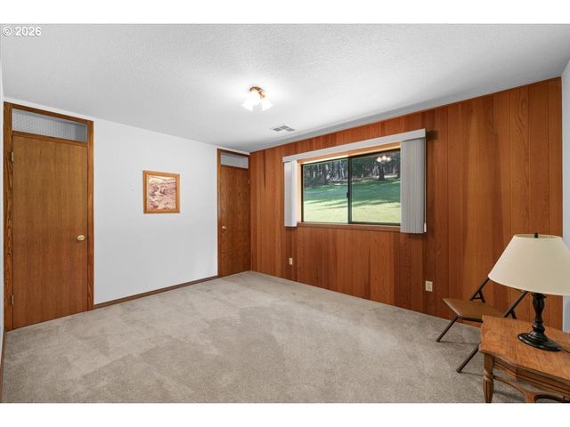 924 LOU GRAY Dr, Myrtle Creek, OR 97457