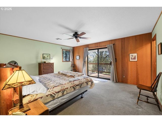 924 LOU GRAY Dr, Myrtle Creek, OR 97457