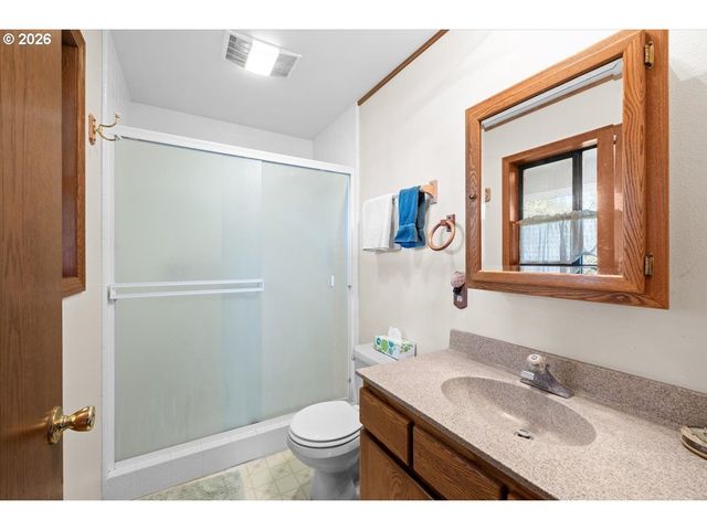 924 LOU GRAY Dr, Myrtle Creek, OR 97457