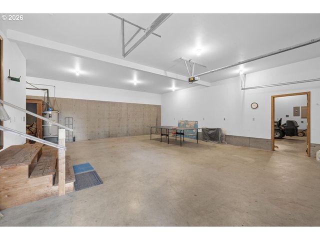 924 LOU GRAY Dr, Myrtle Creek, OR 97457