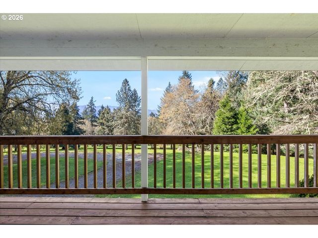 924 LOU GRAY Dr, Myrtle Creek, OR 97457