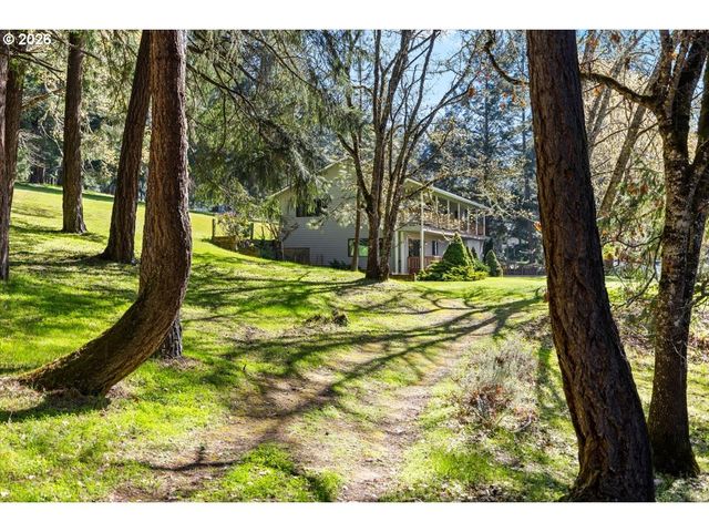 924 LOU GRAY Dr, Myrtle Creek, OR 97457