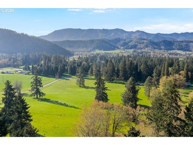 924 LOU GRAY Dr, Myrtle Creek, OR 97457