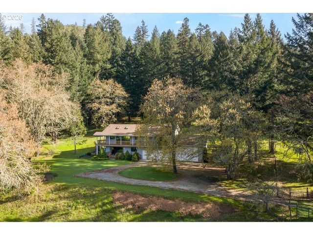 924 LOU GRAY Dr, Myrtle Creek, OR 97457