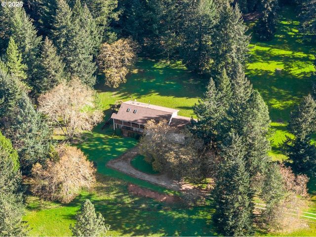 924 LOU GRAY Dr, Myrtle Creek, OR 97457
