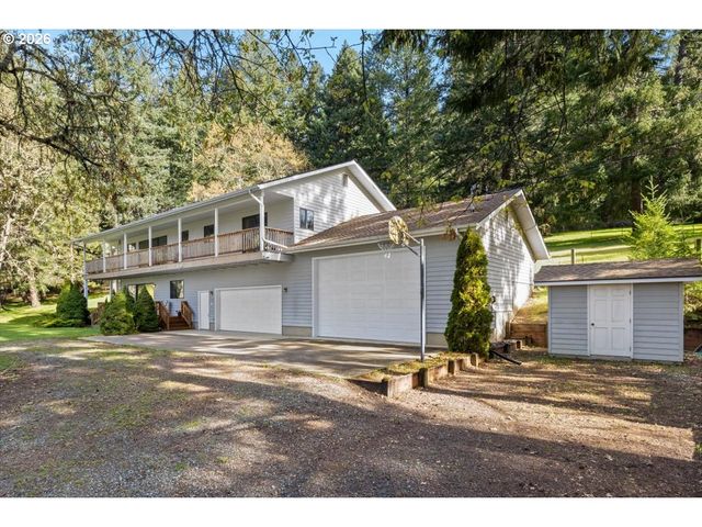 924 LOU GRAY Dr, Myrtle Creek, OR 97457