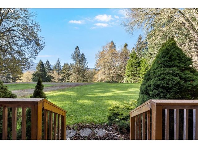 924 LOU GRAY Dr, Myrtle Creek, OR 97457