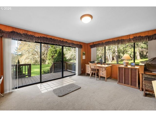 924 LOU GRAY Dr, Myrtle Creek, OR 97457