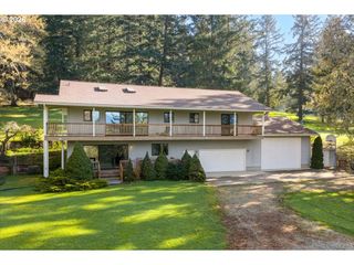 924 LOU GRAY Dr, Myrtle Creek, OR 97457