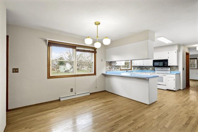 120 Walmar Drive, Sun Prairie, WI 53590