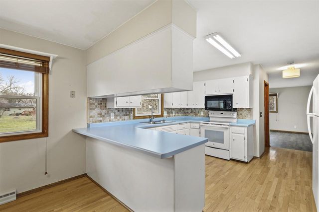 120 Walmar Drive, Sun Prairie, WI 53590