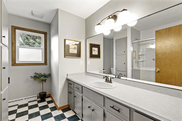 120 Walmar Drive, Sun Prairie, WI 53590