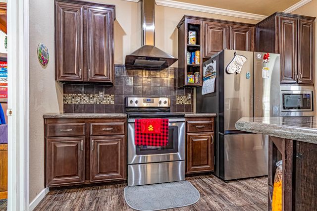 120 Mary Drive, Huntsville, TX 77320