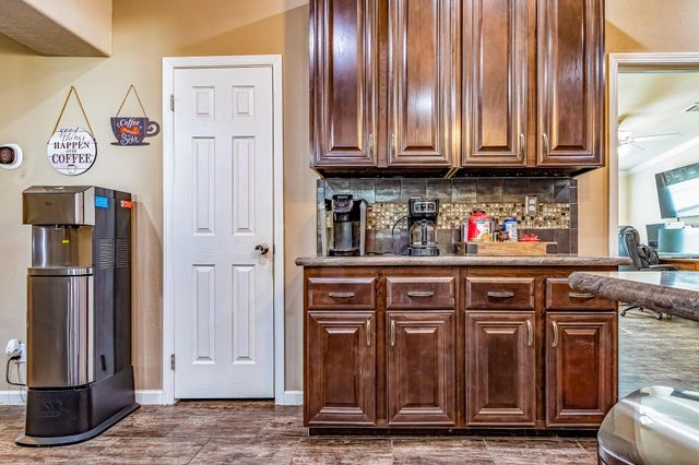 120 Mary Drive, Huntsville, TX 77320