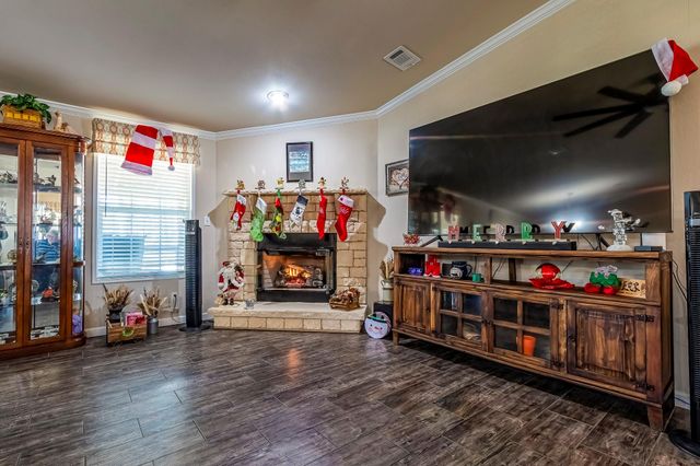 120 Mary Drive, Huntsville, TX 77320