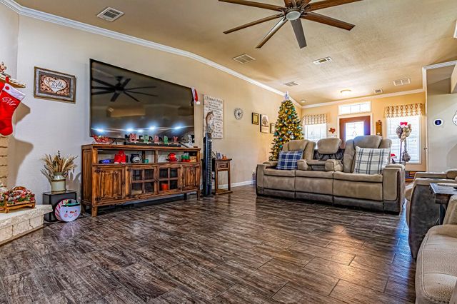 120 Mary Drive, Huntsville, TX 77320