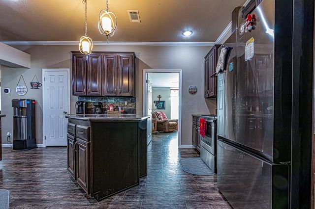 120 Mary Drive, Huntsville, TX 77320