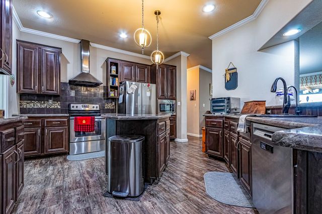 120 Mary Drive, Huntsville, TX 77320