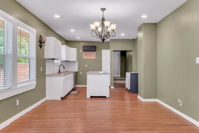 1315 E ARLINGTON Avenue, Fort Worth, TX 76104