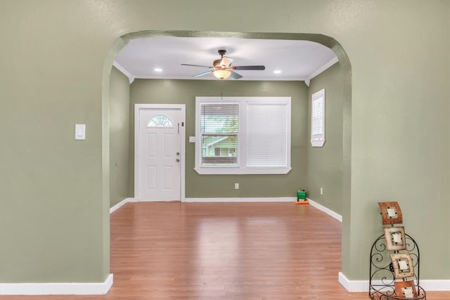 1315 E ARLINGTON Avenue, Fort Worth, TX 76104