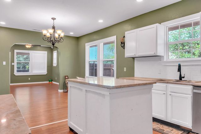 1315 E ARLINGTON Avenue, Fort Worth, TX 76104