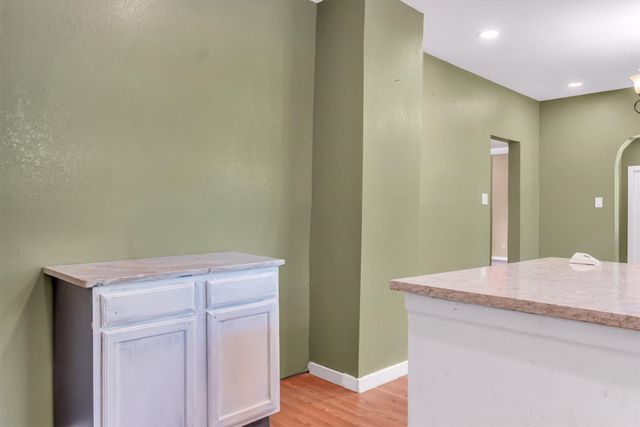 1315 E ARLINGTON Avenue, Fort Worth, TX 76104