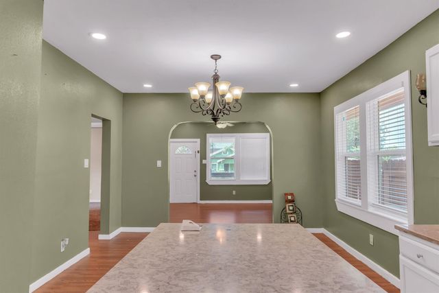 1315 E ARLINGTON Avenue, Fort Worth, TX 76104