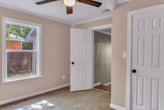 1315 E ARLINGTON Avenue, Fort Worth, TX 76104