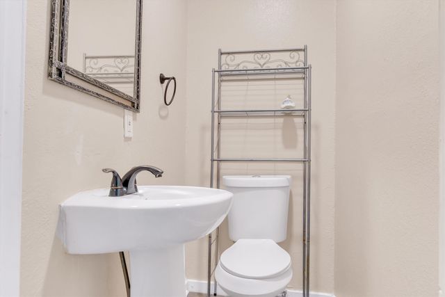 1315 E ARLINGTON Avenue, Fort Worth, TX 76104