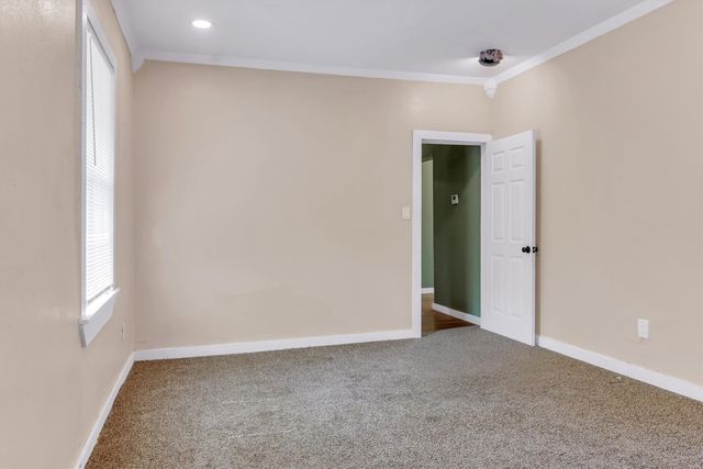 1315 E ARLINGTON Avenue, Fort Worth, TX 76104