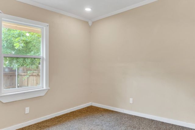 1315 E ARLINGTON Avenue, Fort Worth, TX 76104