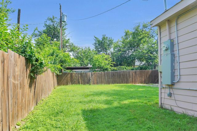 1315 E ARLINGTON Avenue, Fort Worth, TX 76104