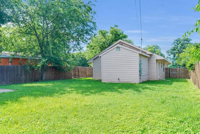 1315 E ARLINGTON Avenue, Fort Worth, TX 76104