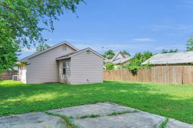 1315 E ARLINGTON Avenue, Fort Worth, TX 76104