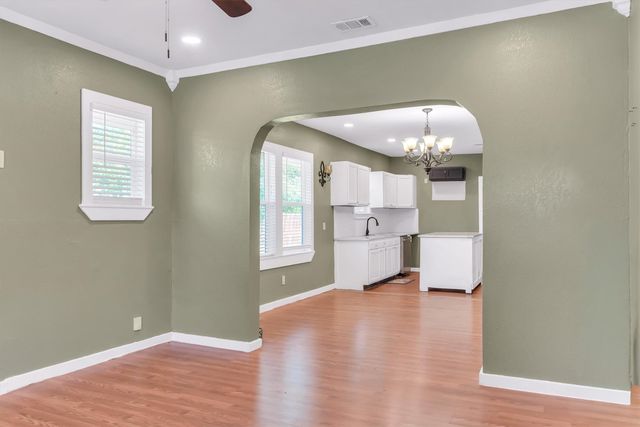 1315 E ARLINGTON Avenue, Fort Worth, TX 76104