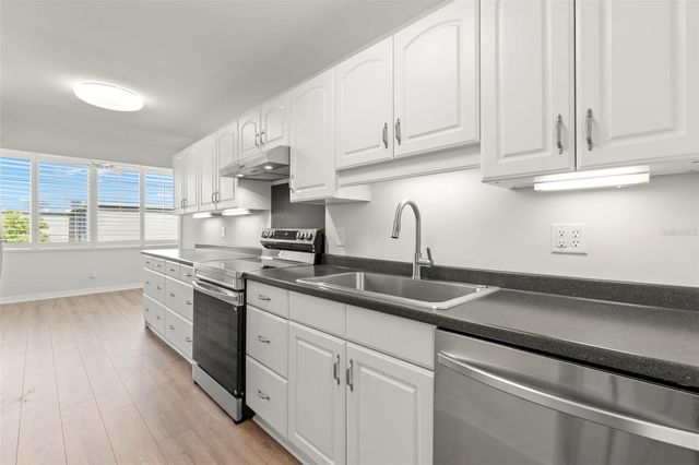 4890 BAY STREET NE 330, St Petersburg, FL 33703