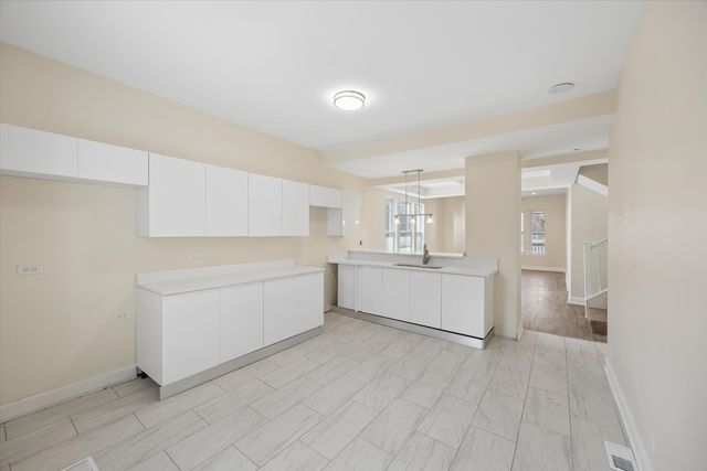 7845 S Ingleside Avenue, Chicago, IL 60619